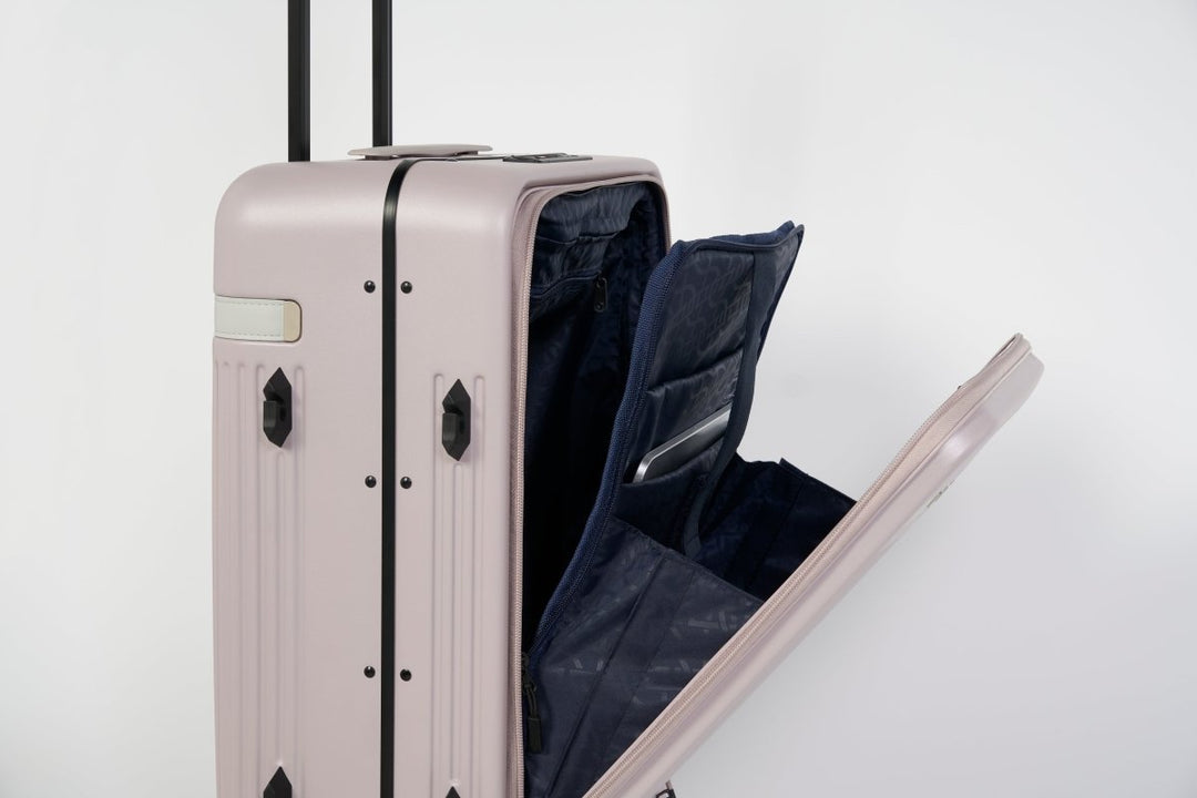 מזוודה יוקרתית קטנה 20" עליה למטוס מבית חברת VERAGE דגם WINDSOR FRONT POCKET המזוודה שמככבת במגזיני אופנה רבים - תיק התיקיםVERAGELuggage