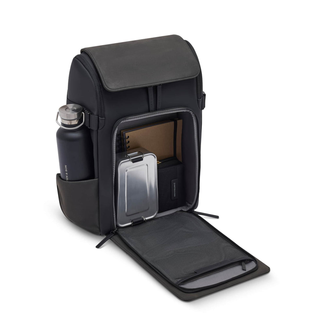 Kapten &amp; Son Bali Medium – תא המחשב והציוד בפנים