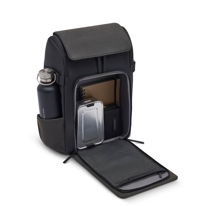 Kapten &amp; Son Bali Medium – תא המחשב והציוד בפנים