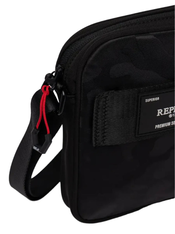 תיק צד / קרוסבודי שחור דגם CROSSBODY מבית המותג REPLAY