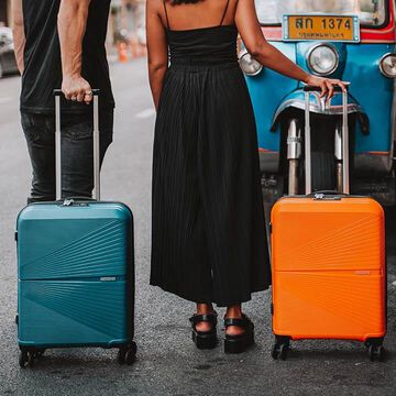 American Tourister Luggage Airconic 55cm מזוודה קטנה לעלייה למטוס 20" - תיק התיקיםAmerican Touristerמזוודות