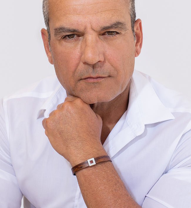צמיד עור שחור / חום מבריק משובץ ננו תנ"ך - תיק התיקיםJerusalem Nano Bible