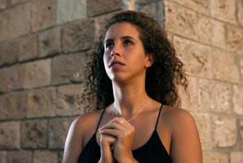 תליון מגן דוד עם מעויין ננו תנ"ך לגבר - תיק התיקיםJNB Jewishחנות "ג'רוזלם ננו תנ"ך" היחיד שמיוצר בישראל