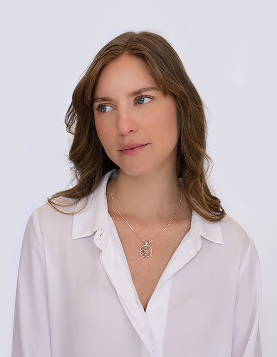 שרשרת עץ החיים עם דמות משובץ ננו תנ"ך - תיק התיקיםJNB Jewishחנות "ג'רוזלם ננו תנ"ך" היחיד שמיוצר בישראל