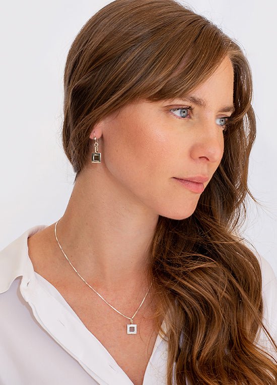 תליון כסף מרובע קלאסי ג'רוזלם ננו תנ"ך - תיק התיקיםJNB Jewishחנות "ג'רוזלם ננו תנ"ך" היחיד שמיוצר בישראל