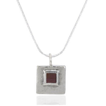 תליון מרובע ג’רוזלם ננו תנ”ך עם חריטה ש.א.ה עבודת יד - תיק התיקיםJNB Jewishחנות "ג'רוזלם ננו תנ"ך" היחיד שמיוצר בישראל