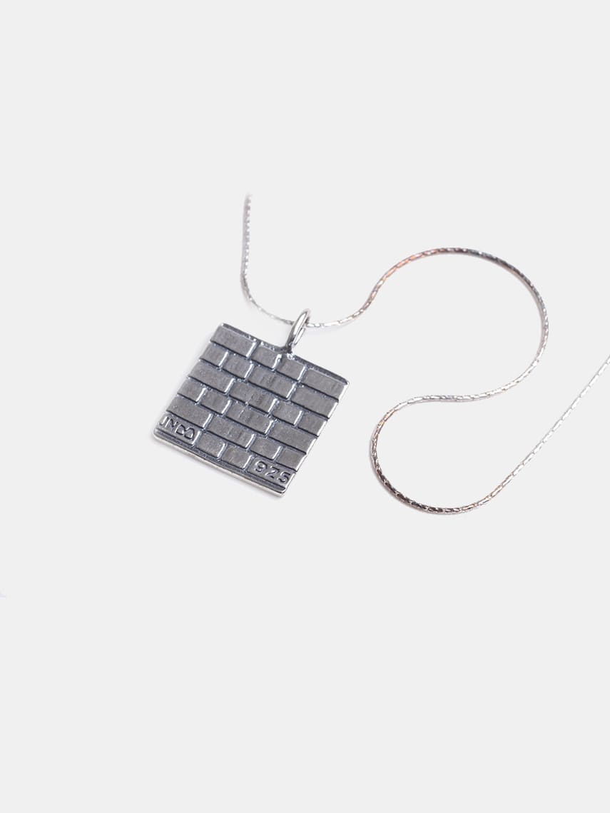 תליון ירושלים קלאסי עם ננו תנ"ך - תיק התיקיםJNB Jewishחנות "ג'רוזלם ננו תנ"ך" היחיד שמיוצר בישראל