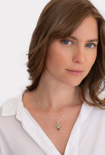 תליון עץ החיים עם ג'רוזלם ננו תנ"ך באמצע הגזע - תיק התיקיםJNB Jewishחנות "ג'רוזלם ננו תנ"ך" היחיד שמיוצר בישראל