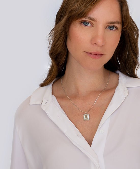 תליון מרובע עתיק עם ננו תנ"ך - תיק התיקיםJNB Jewishחנות "ג'רוזלם ננו תנ"ך" היחיד שמיוצר בישראל