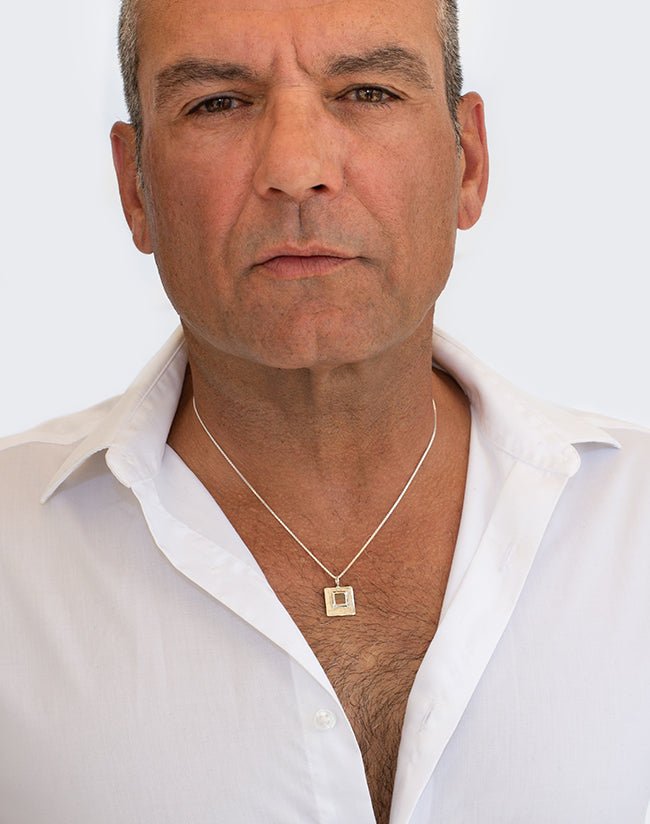 תליון מרובע עתיק עם ננו תנ"ך לגבר - תיק התיקיםJNB Jewishחנות "ג'רוזלם ננו תנ"ך" היחיד שמיוצר בישראל
