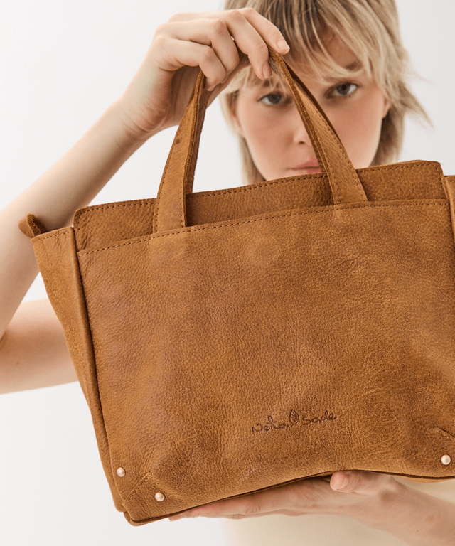 תיק צד מעור דגם כרכום - תיק התיקיםNeta Sadeתיקי צד לנשים