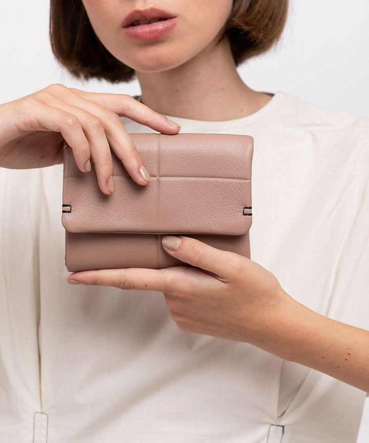 Neta Sade ארנק עור נאפה דגם קקדו קטן - תיק התיקיםEmanuelנשים