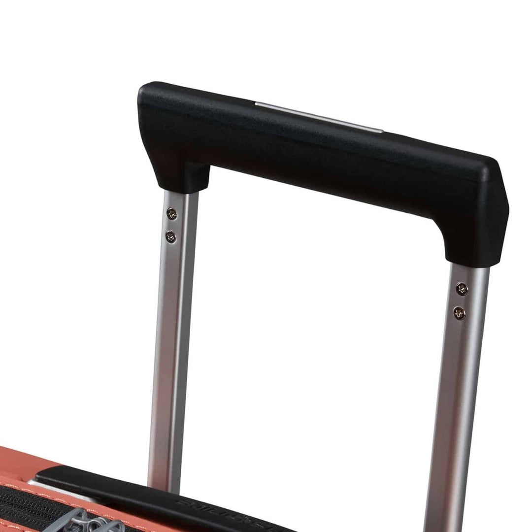 Samsonite מזוודת טרולי קטנה קשיחה Upscape EXP 20" עלייה למטוס עם הרחבה - תיק התיקיםSamsoniteמזוודות