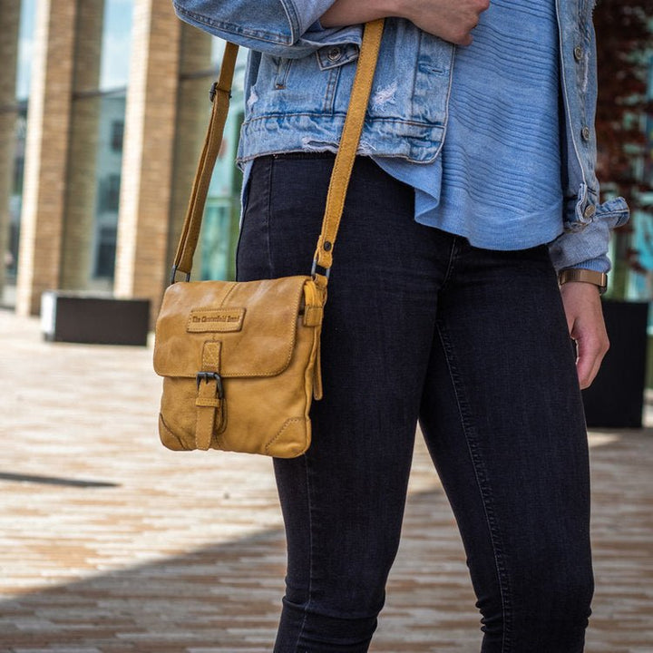 The Chesterfield Brand תיק כתף מעור דגם Cato - תיק התיקיםThe Chesterfield Brandתיקי צד לנשים