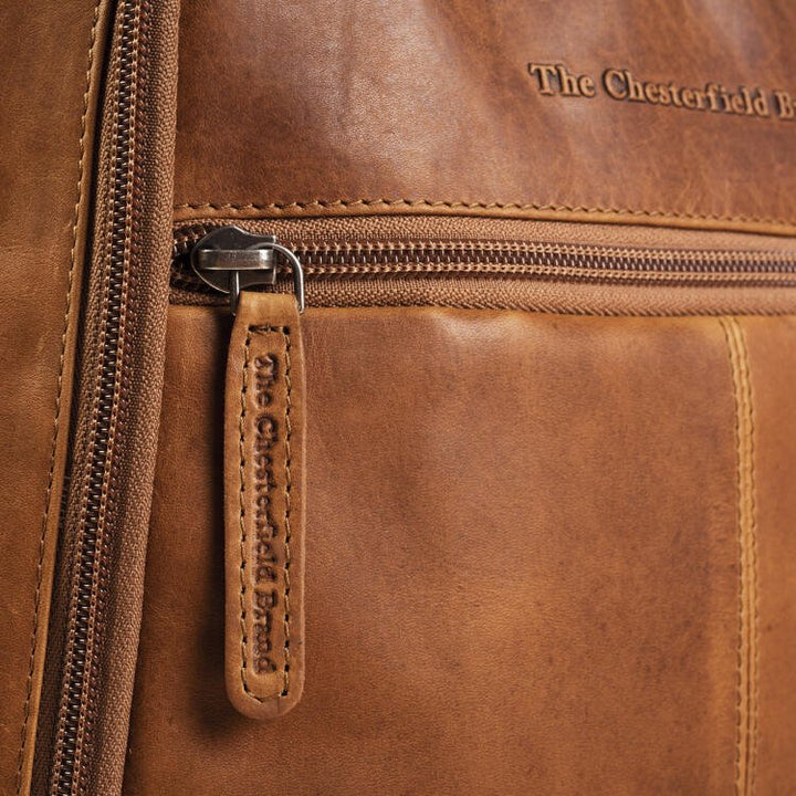 The Chesterfield Brand תיק גב עור דגם James - תיק התיקיםThe Chesterfield Brandתיקי גב