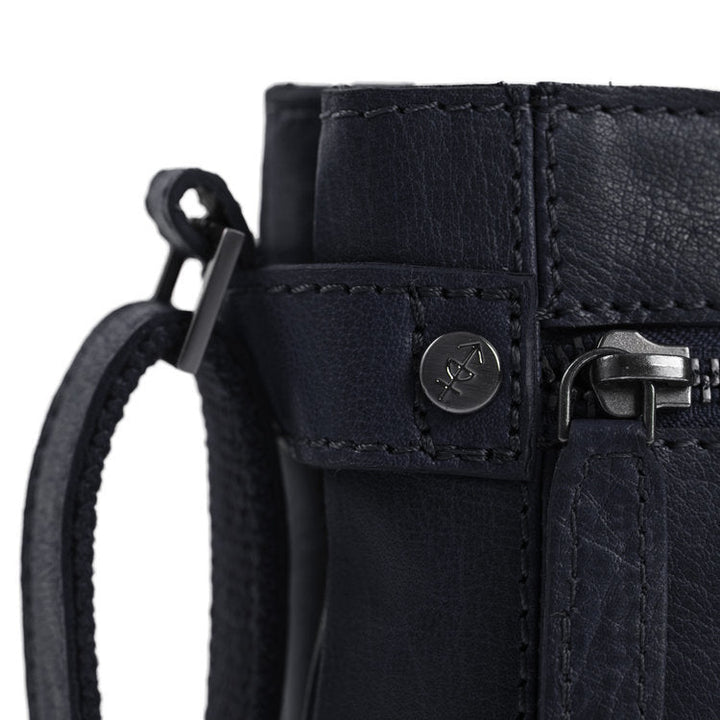 The Chesterfield Brand תיק צד מעור דגם LAOS - תיק התיקיםThe Chesterfield Brandתיקי צד לנשים