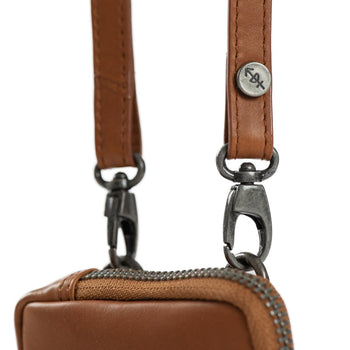 The Chesterfield Brand תיק טלפון עור דגם Madrid - תיק התיקיםThe Chesterfield Brandתיקי צד