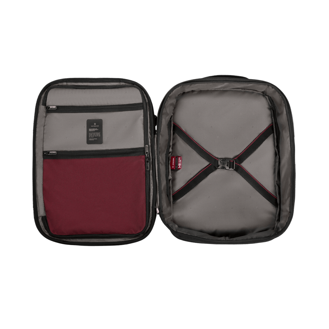 תיק נסיעות Victorinox Crosslight Boarding Bag שחור - תיק התיקיםVictorinoxאביזרי נסיעות