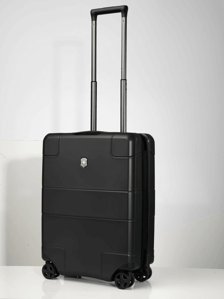 מזוודת טרולי קשיחה Victorinox Lexicon Hardside עלייה למטוס שחורה - תיק התיקיםVictorinoxטרולי עליה למטוס