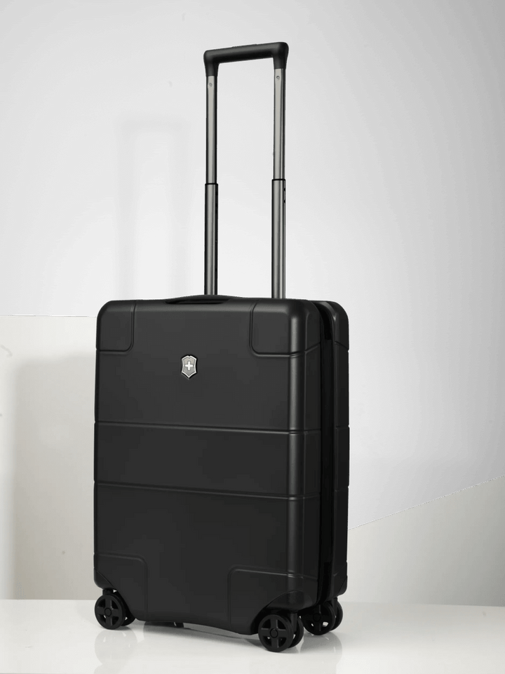 מזוודת טרולי קשיחה Victorinox Lexicon Hardside עלייה למטוס שחורה - תיק התיקיםVictorinoxטרולי עליה למטוס