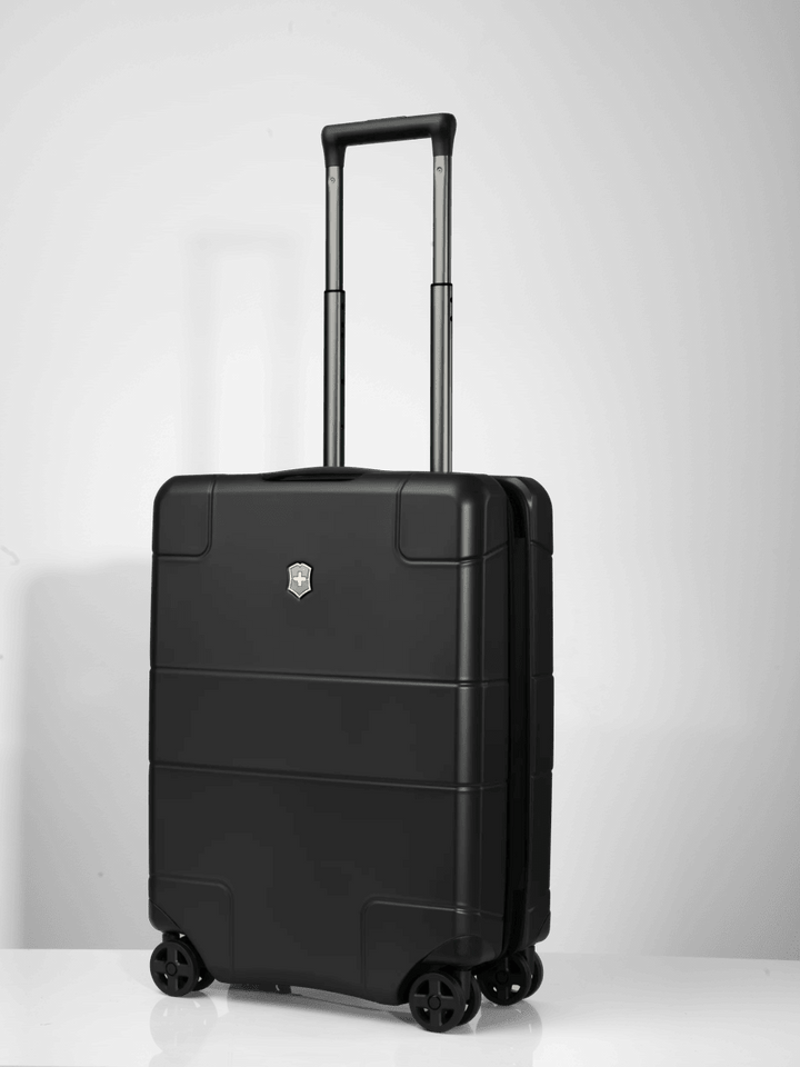 מזוודת טרולי קשיחה Victorinox Lexicon Hardside עלייה למטוס שחורה - תיק התיקיםVictorinoxטרולי עליה למטוס