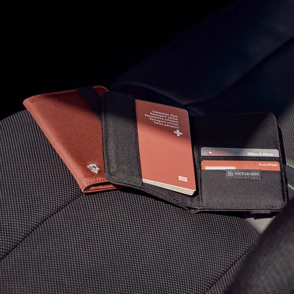 כיסוי לדרכון Victorinox עם הגנת RFID שחור - תיק התיקיםVictorinoxאביזרי נסיעות