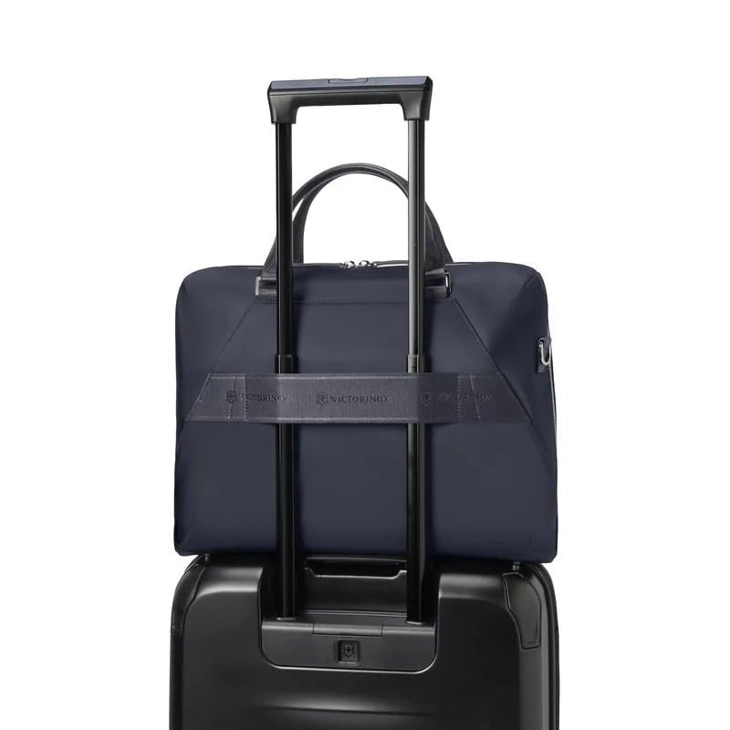 תיק צד לאישה Victorinox Victoria Signature 14״ כחול - תיק התיקיםVictorinoxתיקי צד