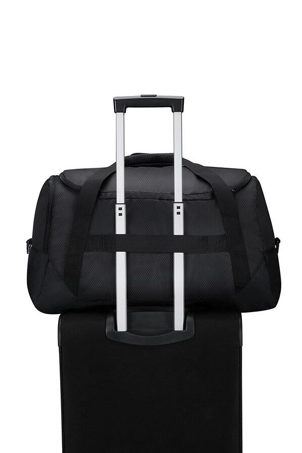 American Tourister UG תיק נסיעות קל מתלבש על טרולי - תיק התיקיםAmerican Touristerתיקים למחשב נייד