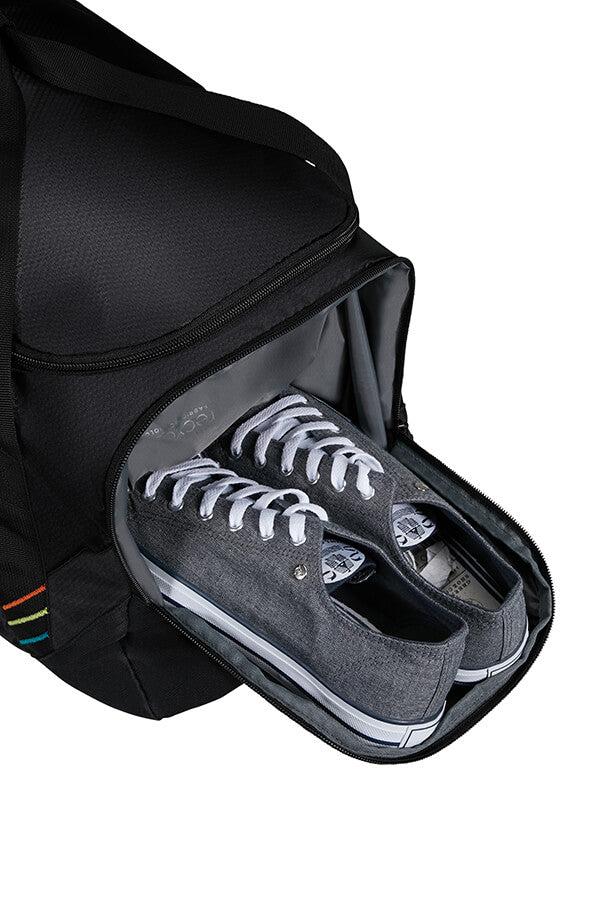 American Tourister UG תיק נסיעות קל מתלבש על טרולי - תיק התיקיםAmerican Touristerתיקים למחשב נייד