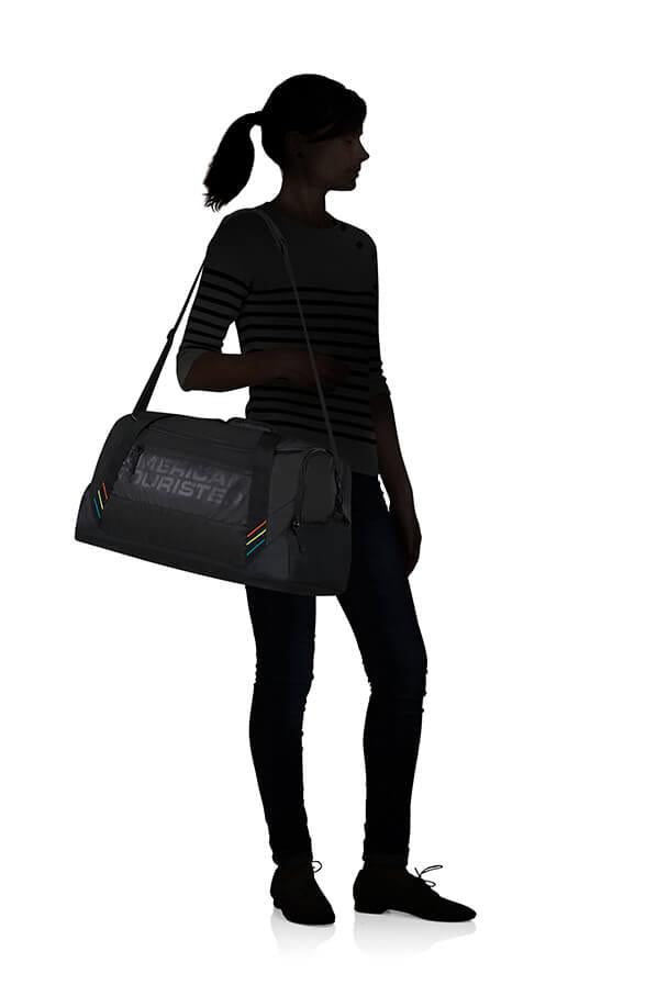 American Tourister UG תיק נסיעות קל מתלבש על טרולי - תיק התיקיםAmerican Touristerתיקים למחשב נייד